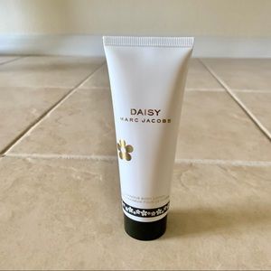 MARC JACOBS Daisy Luminous Body Lotion